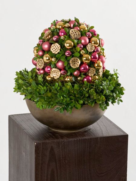weihnachtsarrangenment_buxkranz_lotoskapselen_deko_abo_maxmara