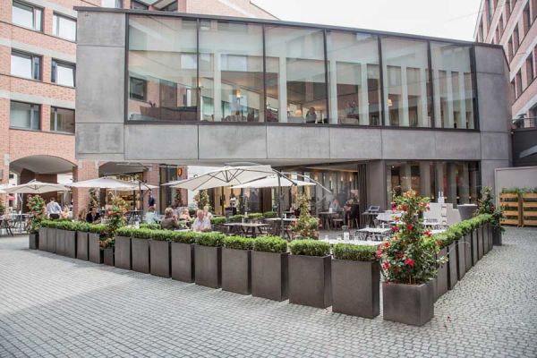 sommer_bepflanzung_terrasse_les_deux_schaefflerhof