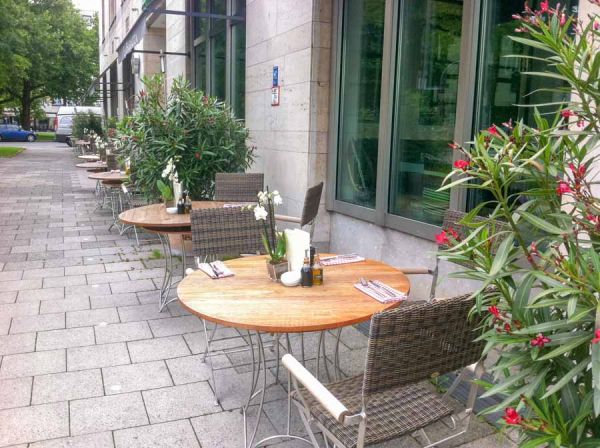 oleander_labaracca_cafe_terrassen_begruenung_pflanzen_vermietung